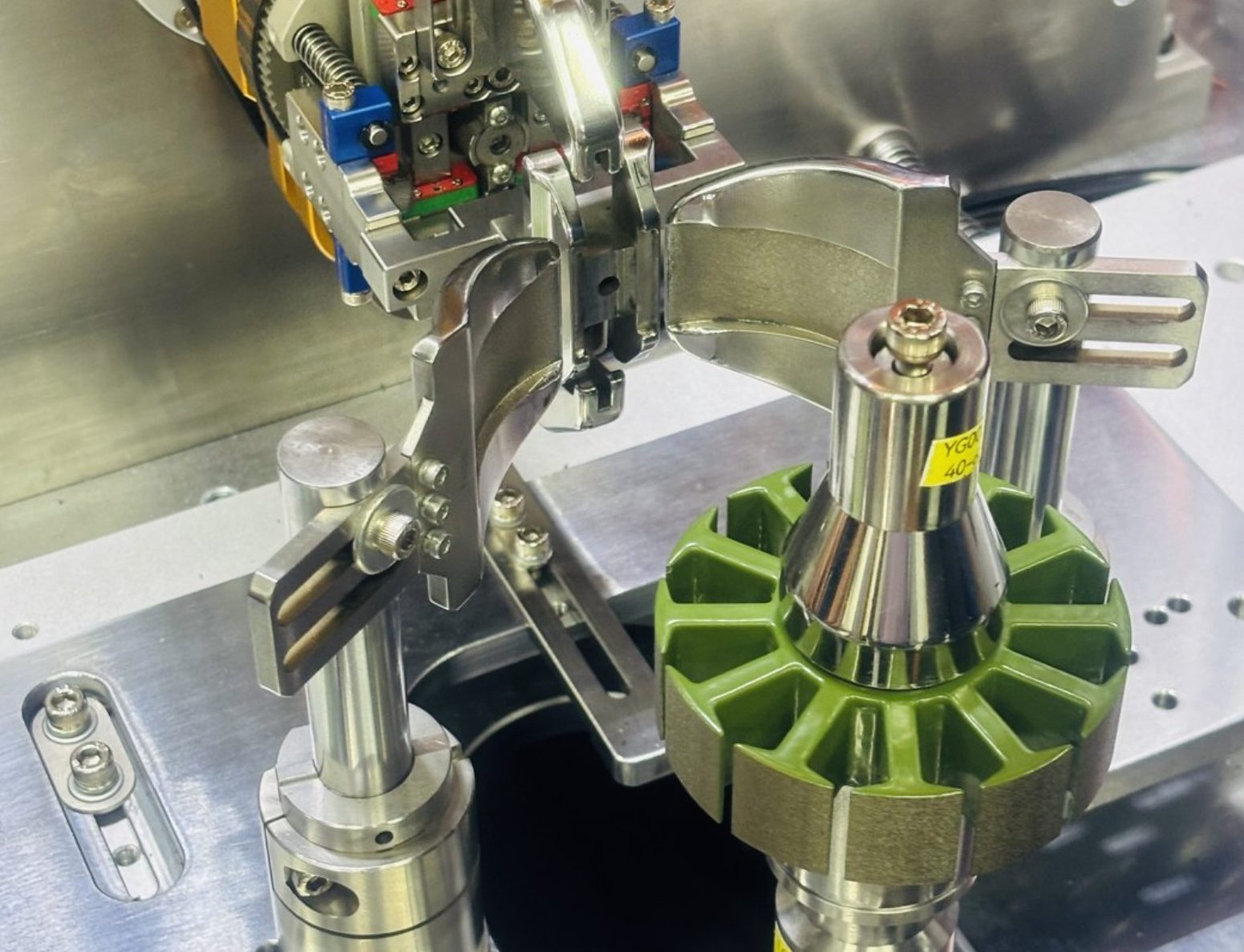 Automatic stator winding machine